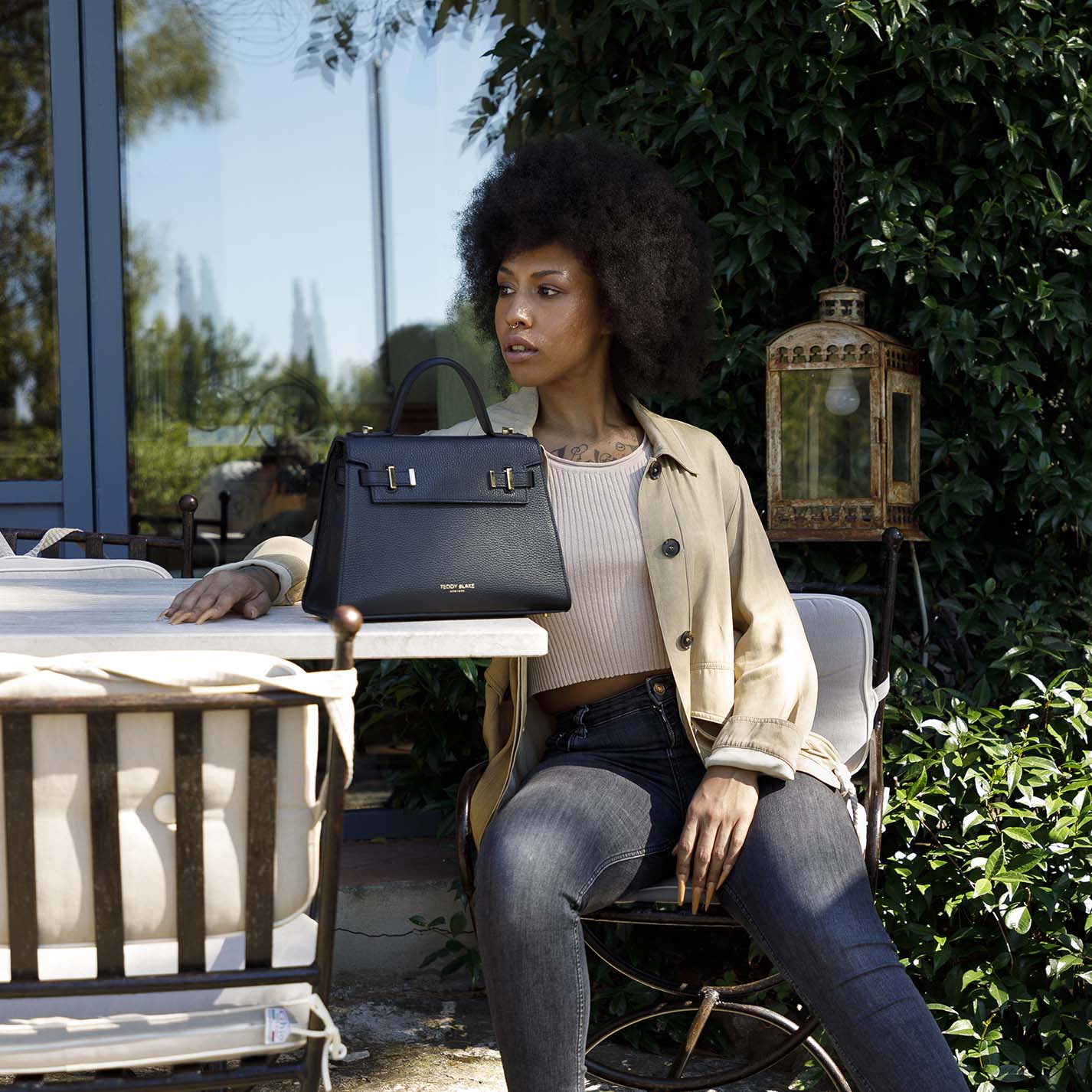 ava-gold-11-black-leather-bag